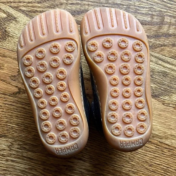 Camper kids peu cami sneakers shoes, worn once, size EU24 shiny grey leather - Picture 3 of 5